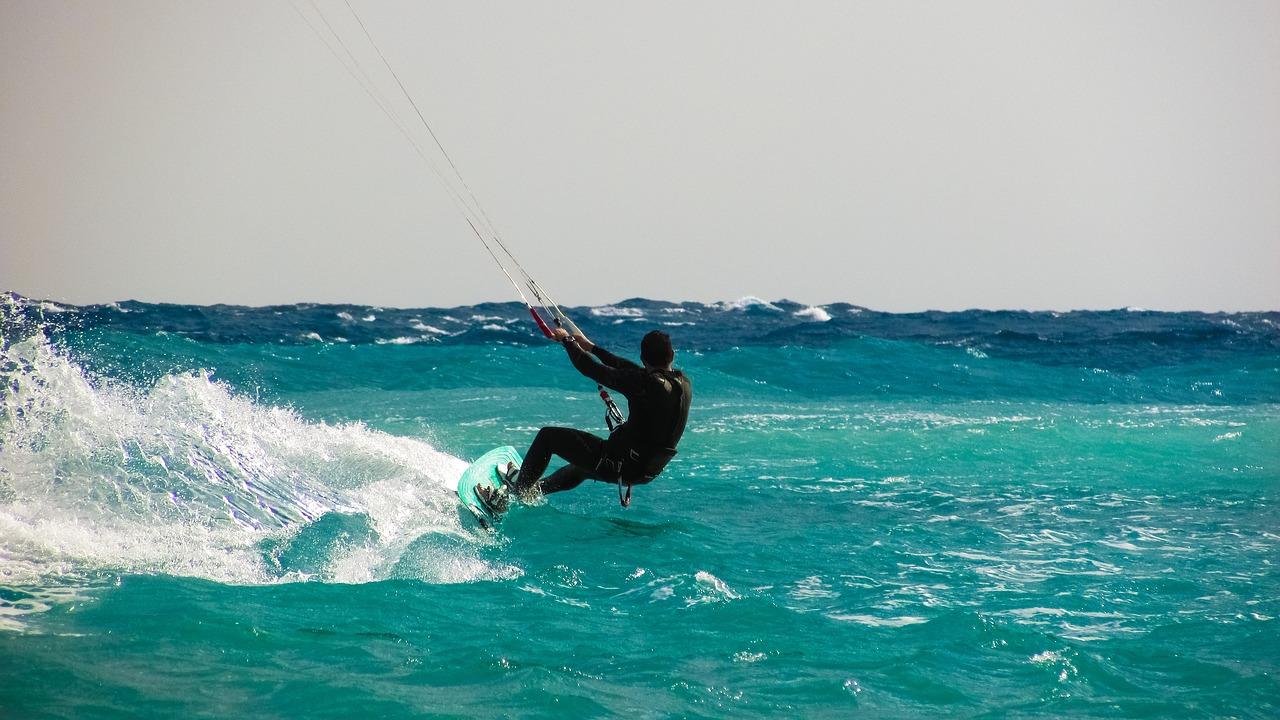 Comment débuter le kitesurf ?